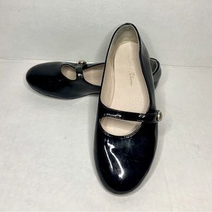 NWOT leather black flats